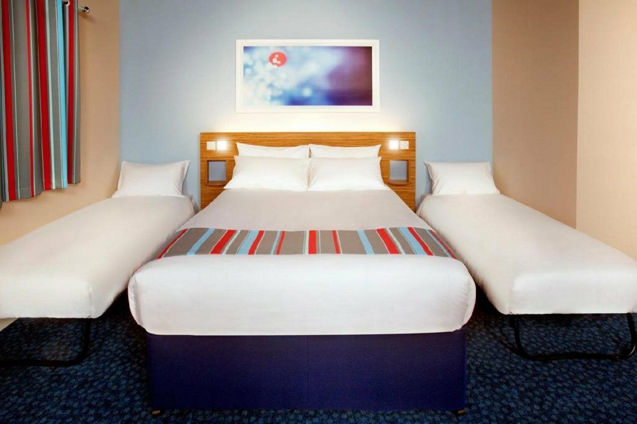 Travelodge Cardiff Airport Barry Exterior foto